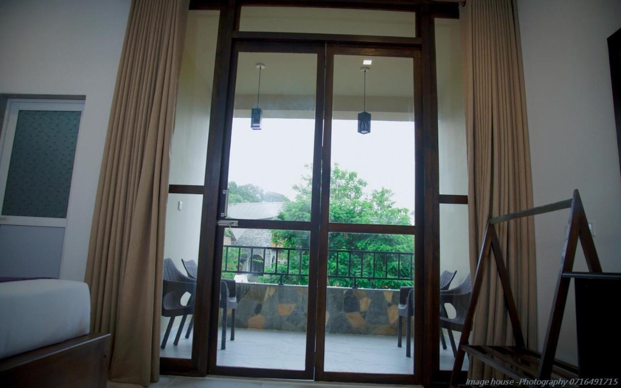 Ever Breeze Ella Hotel エクステリア 写真